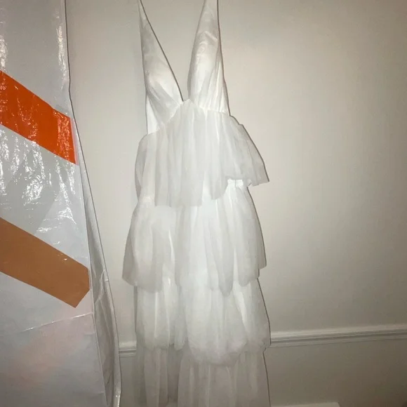 Selfie Leslie White Maxi Dress - Picture 2 of 3